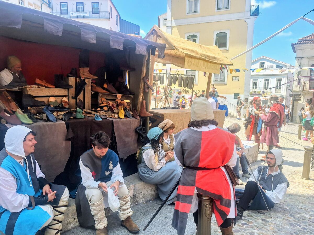 The photo shows participants and visitors at the annual Feira Medieval de Coimbra in July (2024).
